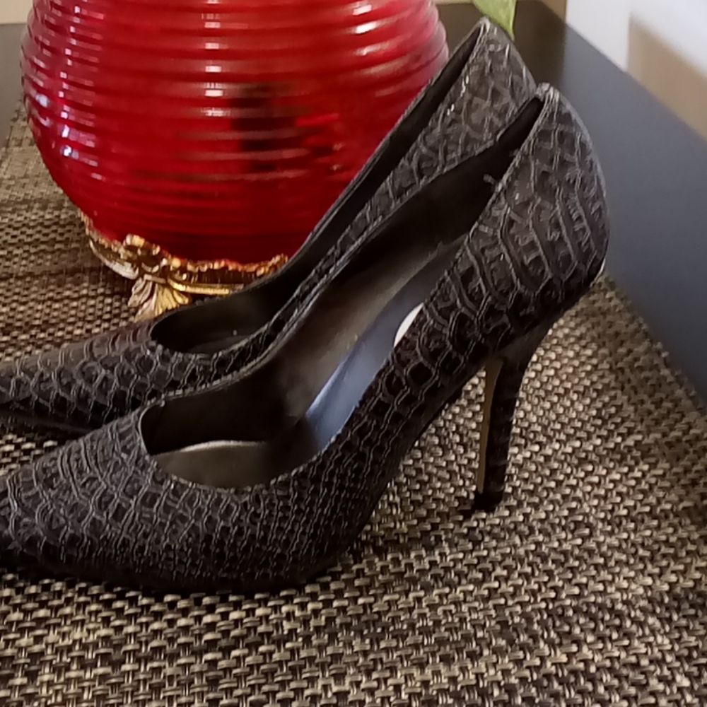 Heels - Picture 3 of 4